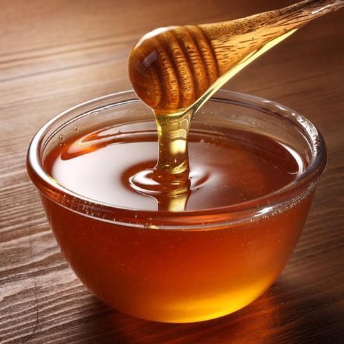 Honey: A strong pure moisturizer in your kitchen